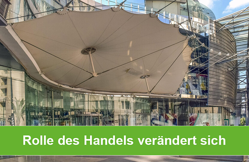 Ein Ladengeschäft mit vielen Fenstern