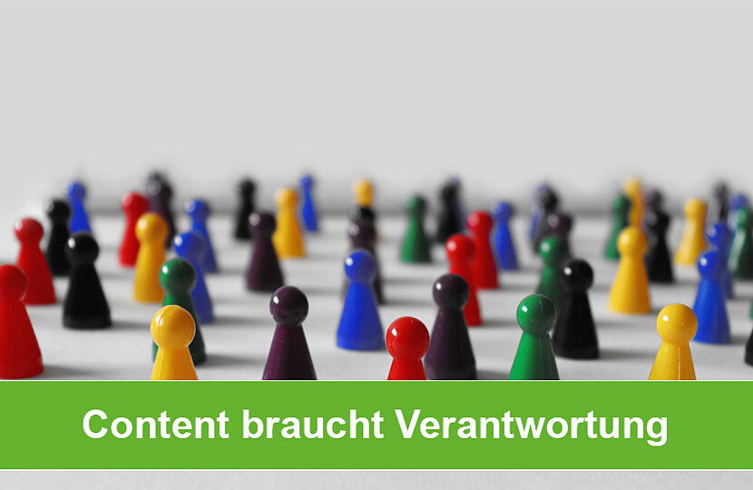 Das Bild zeigt farbige Spielfiguren, die wie eine Menschenmenge angeordnet sind.