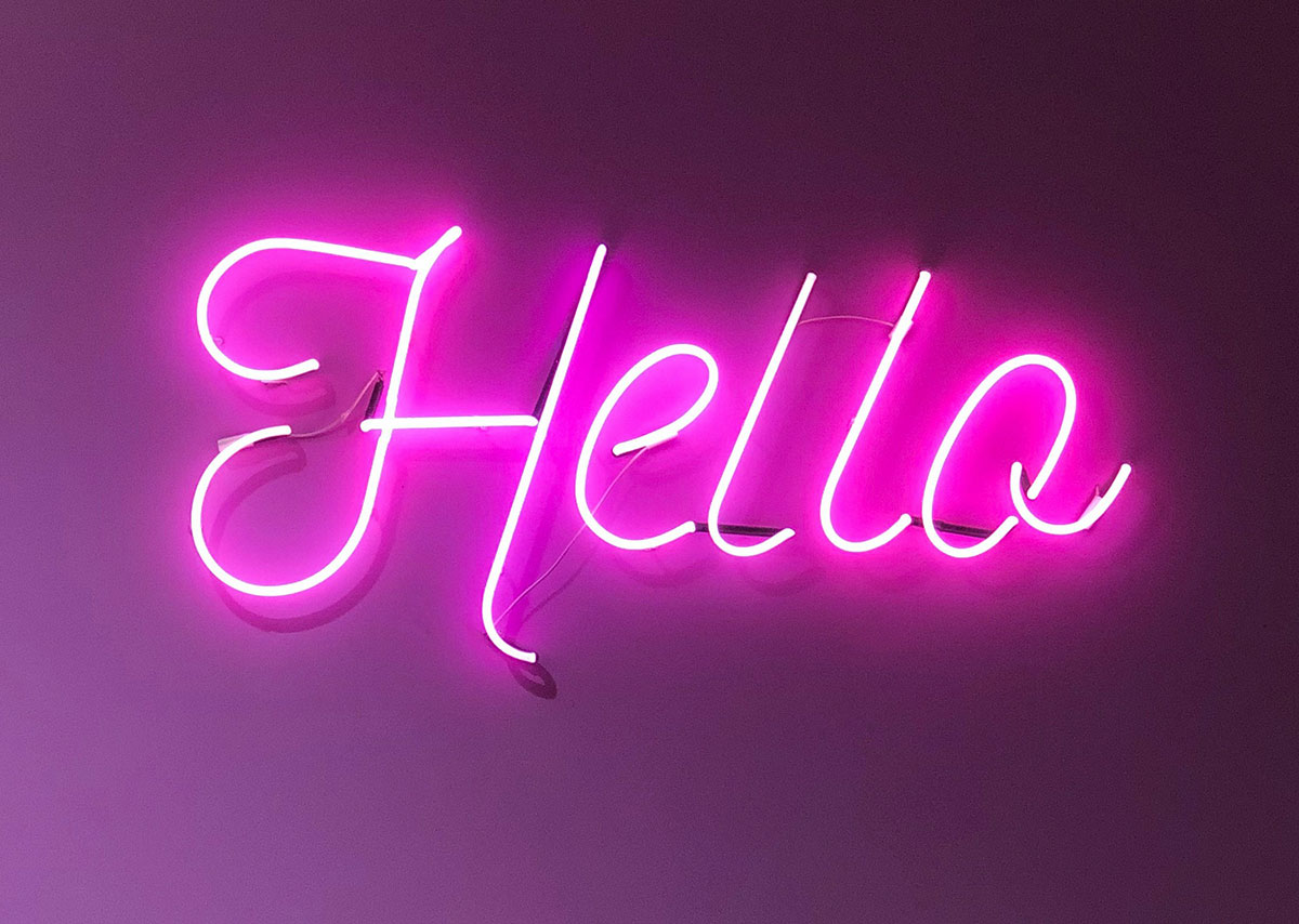 Personalisierung im E-Mail-Marketing Hallo Neonschild Screenshot