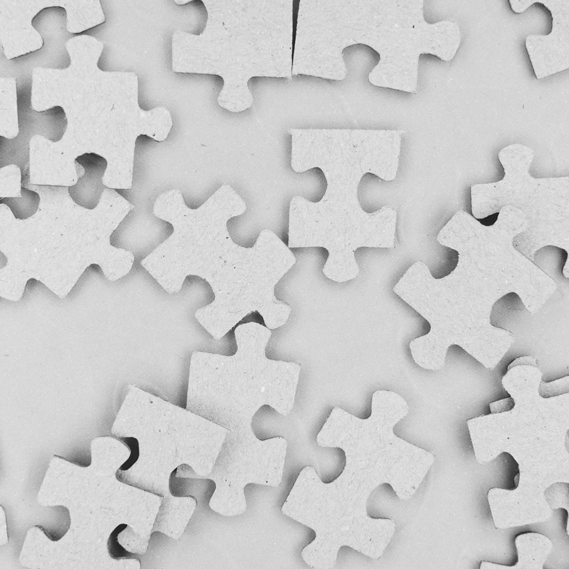 Unterschiede von Multichannel, Cross-Channel und Omnichannel Weißes und schwarzes Puzzle