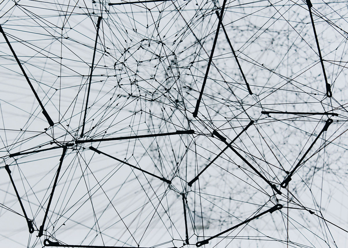 Was ist das Suchnetzwerk? Flachwinkelfotografie von Metallstrukturen