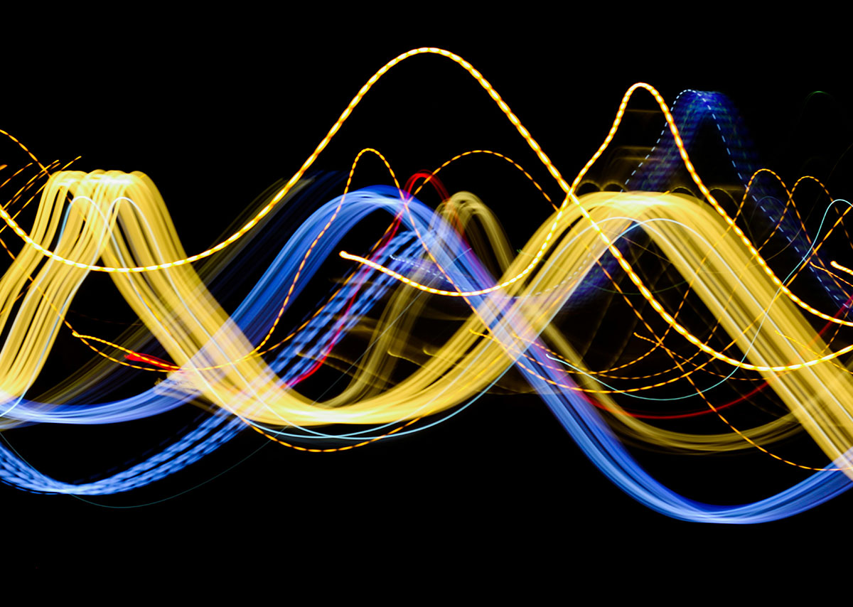 Nahaufnahme einer Licht-Spirale mit verschiedenen Farben